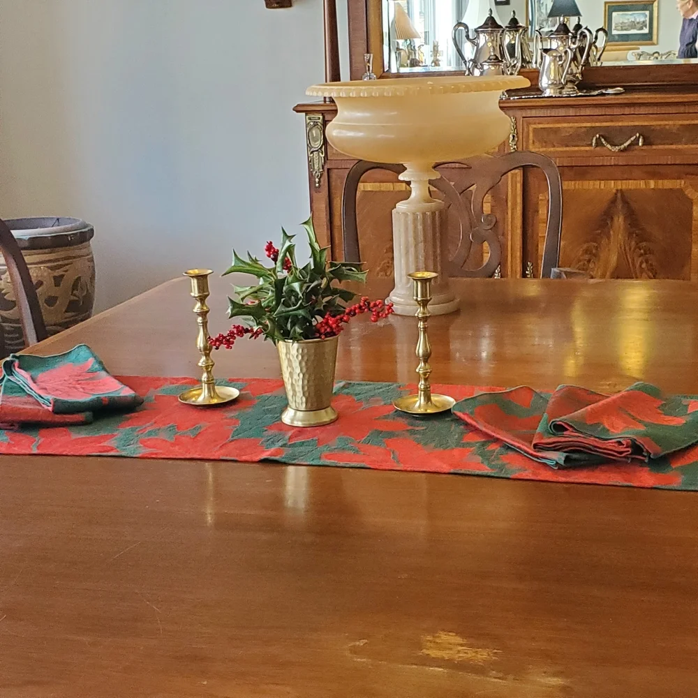 Elegant Red & Green Poinsettia Table Runner with 6 Matching Napkins